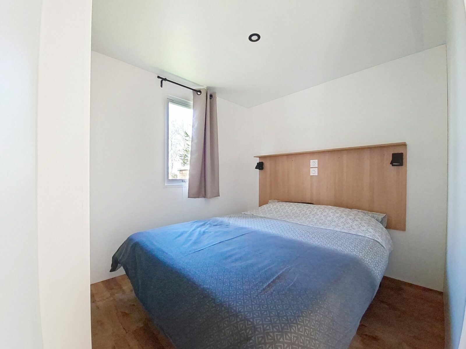 Camping Les Pieds Dans Leau Camping Familiale A Crozon Mh 14 00001