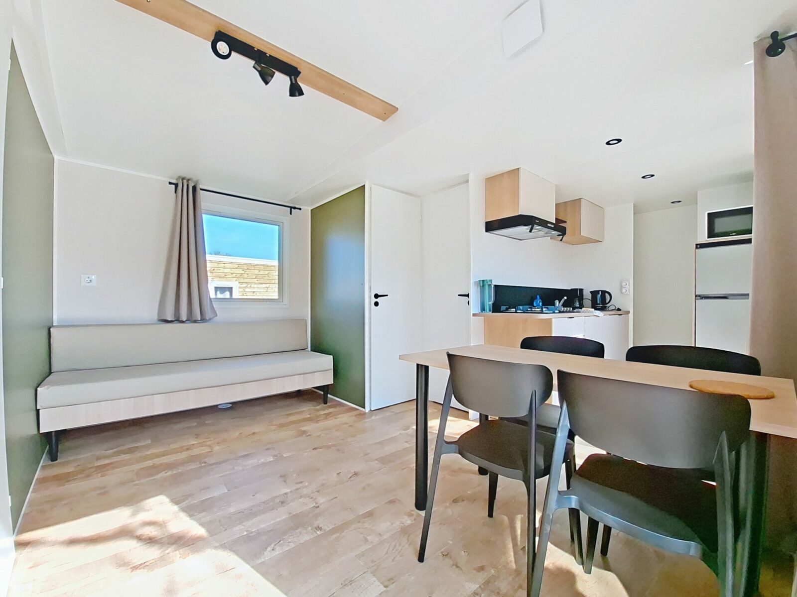 Camping Les Pieds Dans Leau Camping Familiale A Crozon Mh 14 00004